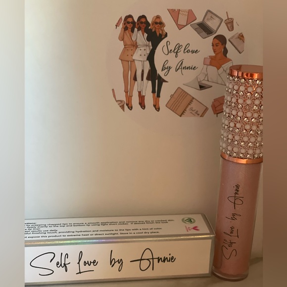 Our famous Barbie making our lips stunning! - Picture 2 of 4